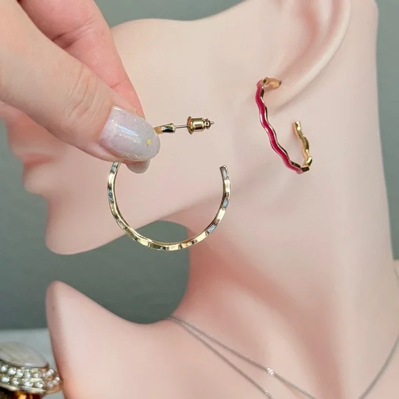 ⚜️ Pink Zigzag Stud Earrings - Picture 5 of 7